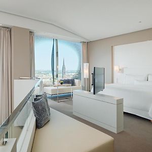 Maisonette Suite Bi-level Suite 1 King City or Elbe view